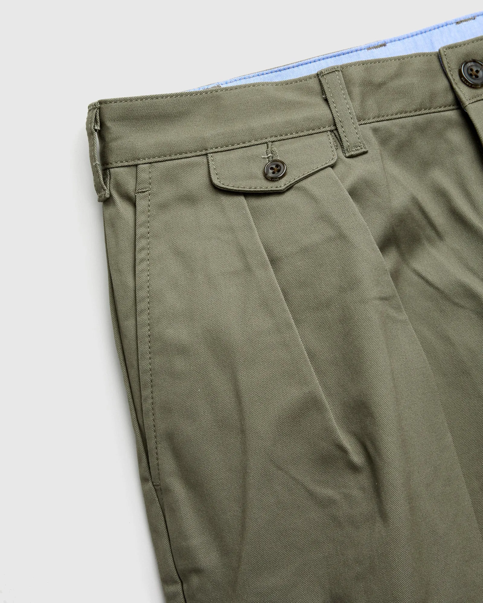 2-Pleat Twill Trousers in Olive