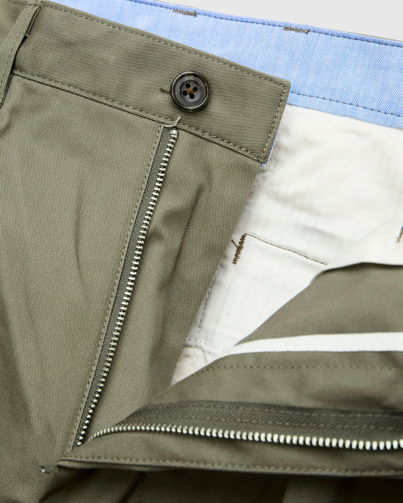 2-Pleat Twill Trousers in Olive