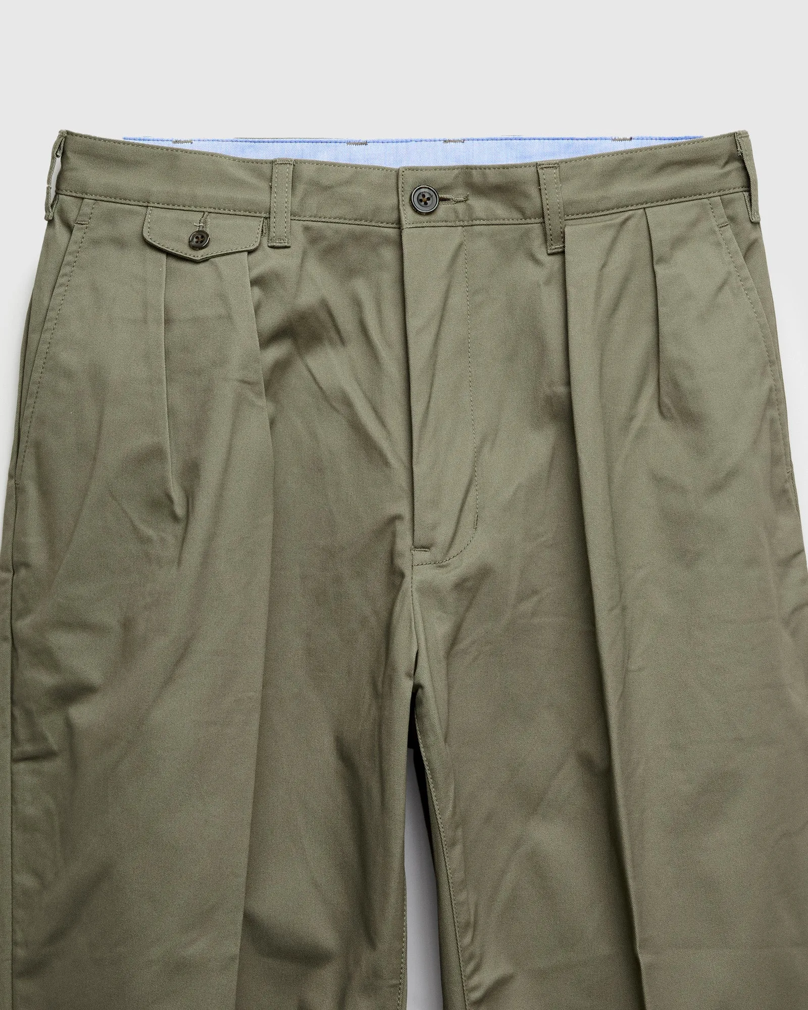 2-Pleat Twill Trousers in Olive