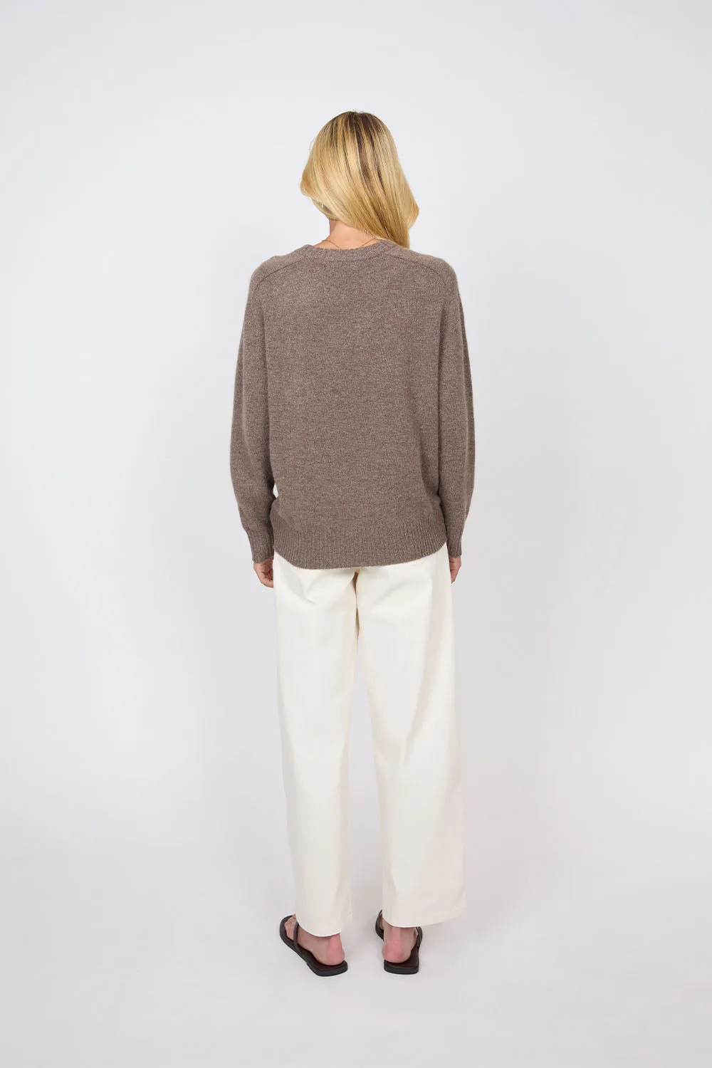 Saddle Cashmere Crew - Hazelnut