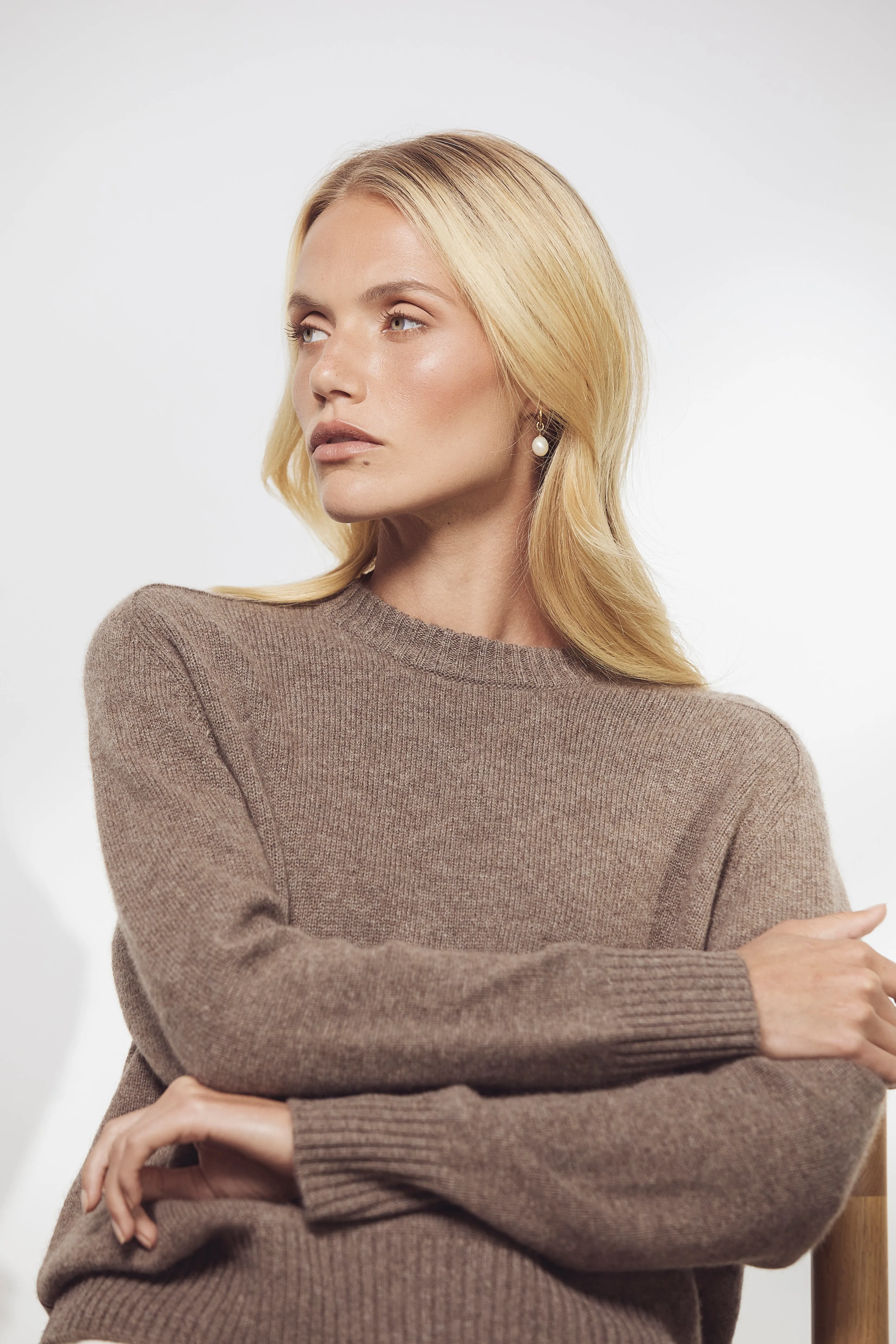 Saddle Cashmere Crew - Hazelnut