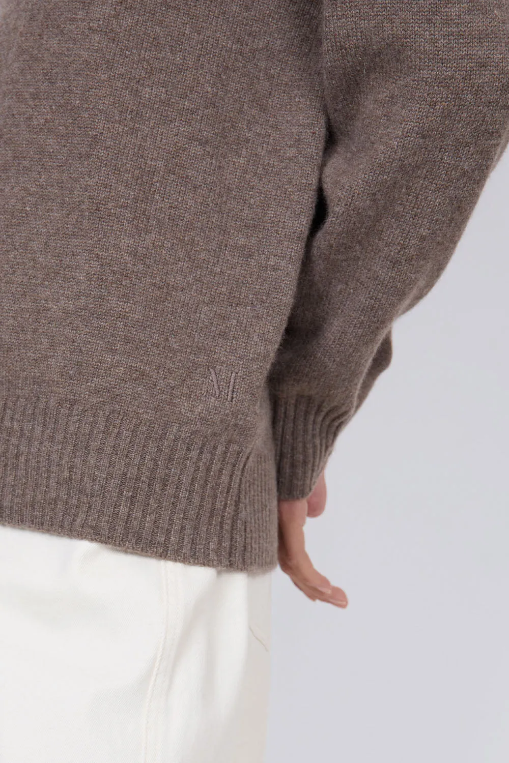 Saddle Cashmere Crew - Hazelnut